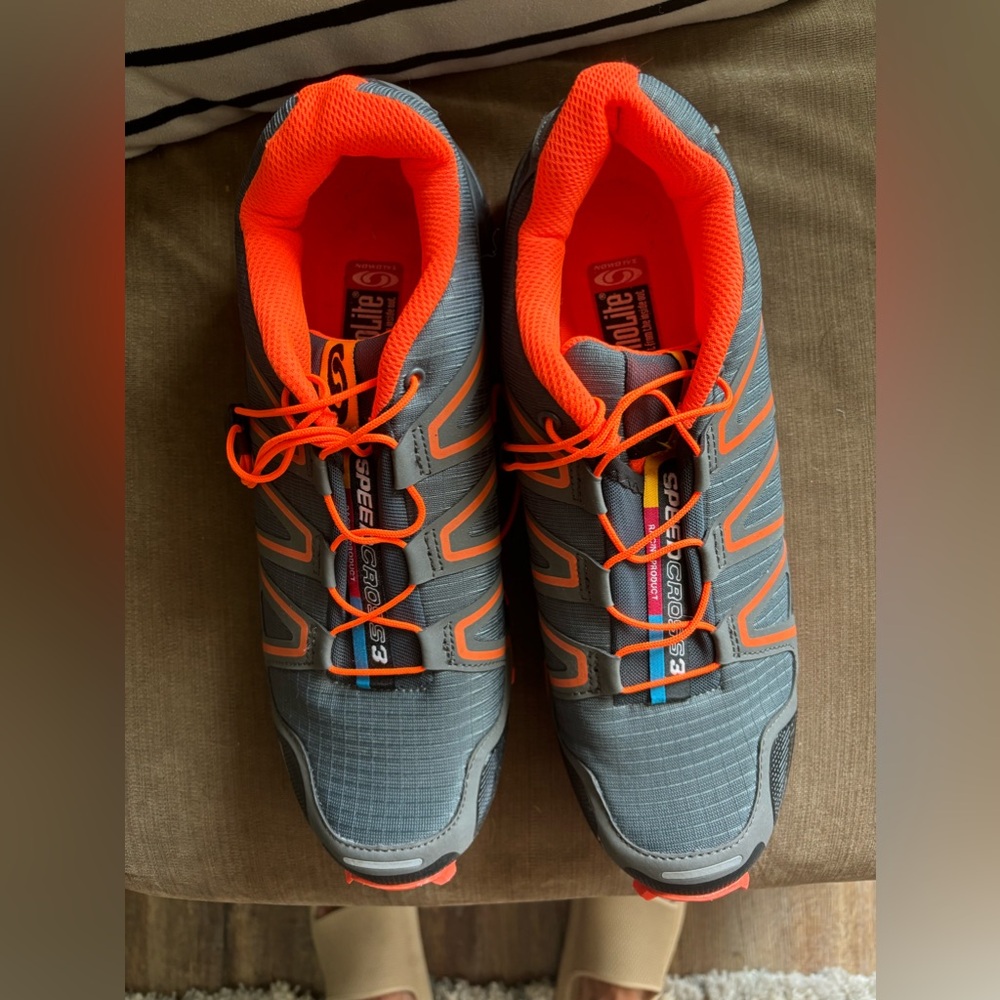 Salomon trail sneaker, new never worn